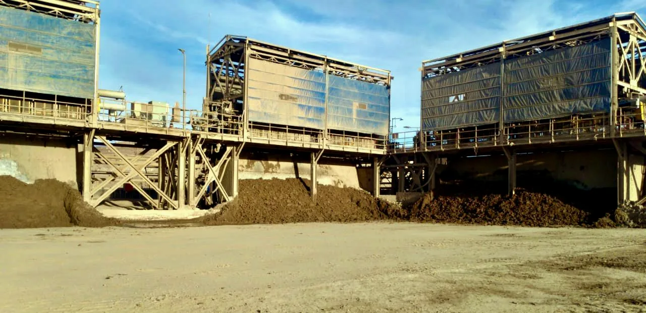 Instalaciones y material del proyecto de tratamiento de relaves en Taltal